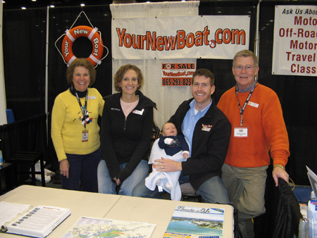 YourNewBoat.com Family Photo at 2009 Houseboat Expo