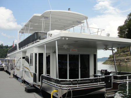 Thoroughbred Houseboats at the 2010 On Water Houseboat Expo