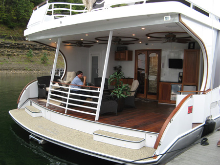 On Water Houseboat Expo 2009
